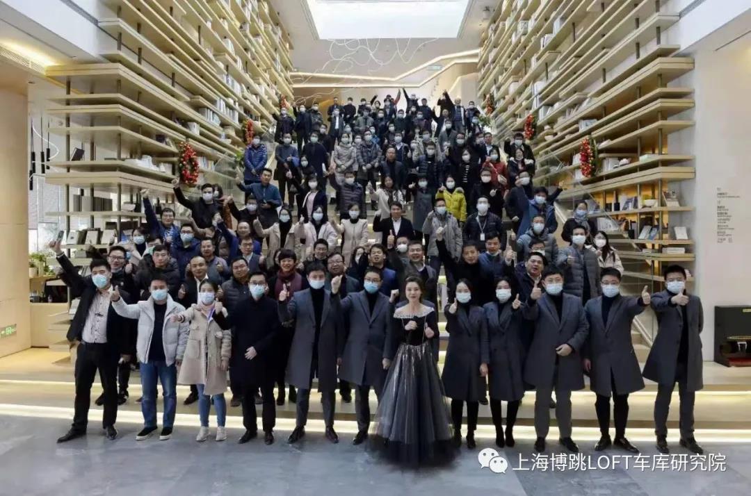 攀枝花全国一百多人在华侨城汉口道6号参观研讨LOFT专利车库技术！